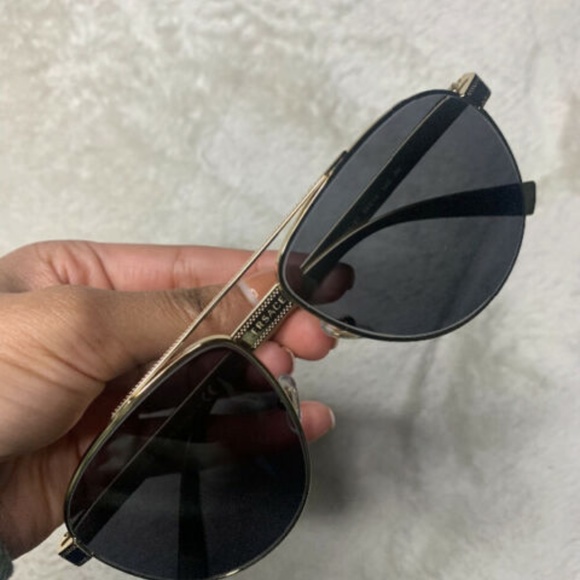 Versace sunglasses - Picture 3 of 6